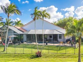 343 Coconut Cir, Weston FL 33326