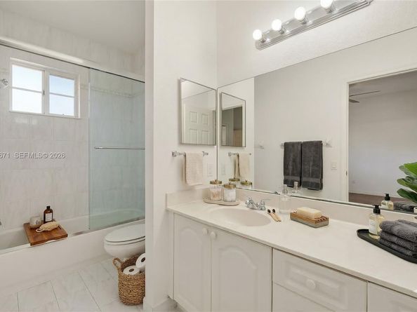 1166 NW 100th Ave, Pembroke Pines FL 33024