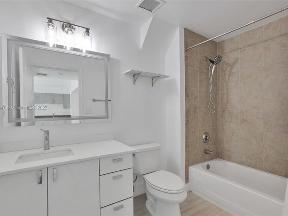 111 E Flagler St 902, Miami FL 33131