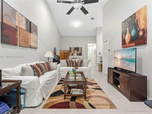 1174 NE 32nd Ave, Homestead FL 33033