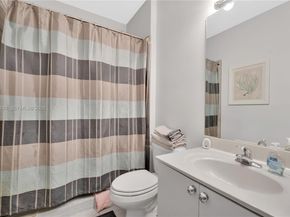 1174 NE 32nd Ave, Homestead FL 33033