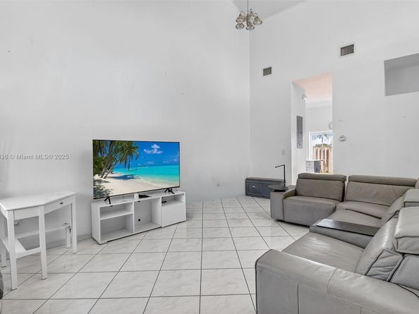 18615 NW 84th Court 1011, Hialeah FL 33015