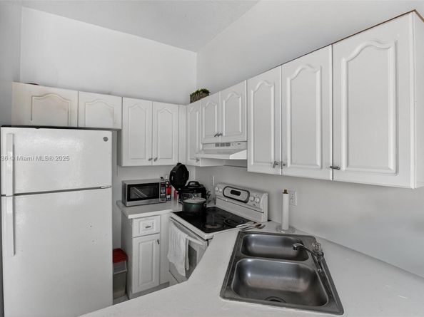 18615 NW 84th Court 1011, Hialeah FL 33015