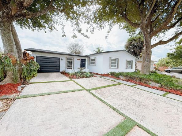 6360 SW 9th Pl, North Lauderdale FL 33068