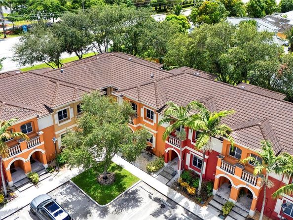 8902 SW 19th St, Miramar FL 33025