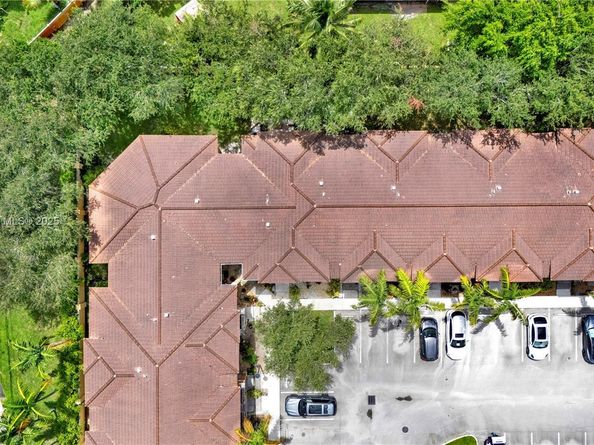 8902 SW 19th St, Miramar FL 33025