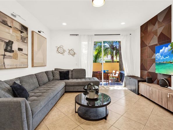8902 SW 19th St, Miramar FL 33025