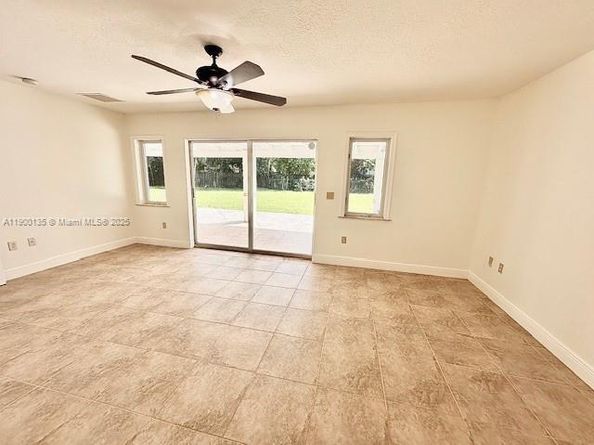 524 NW 14th St, Homestead FL 33030