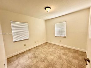 524 NW 14th St, Homestead FL 33030