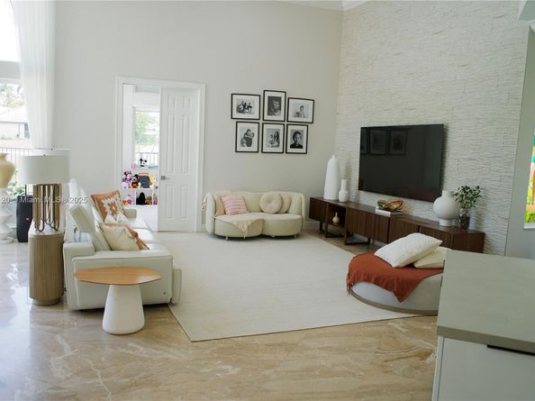 2493 Poinciana Dr, Weston FL 33327