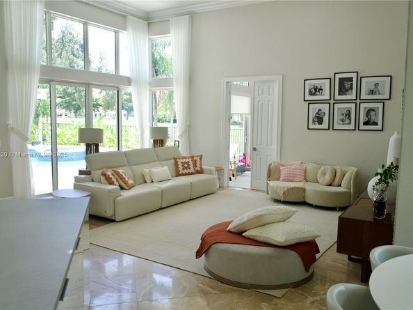 2493 Poinciana Dr, Weston FL 33327