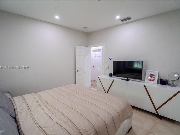 2493 Poinciana Dr, Weston FL 33327