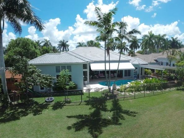 2493 Poinciana Dr, Weston FL 33327