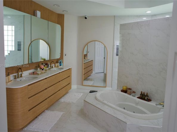 2493 Poinciana Dr, Weston FL 33327