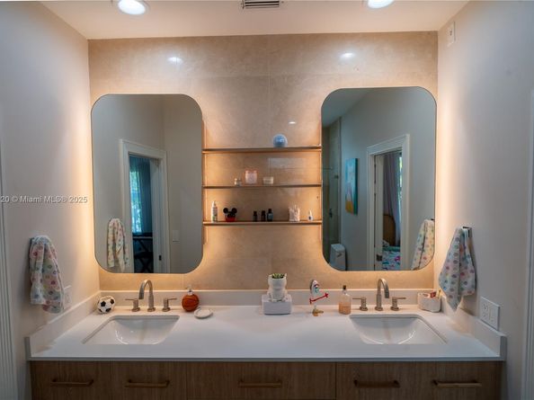 2493 Poinciana Dr, Weston FL 33327