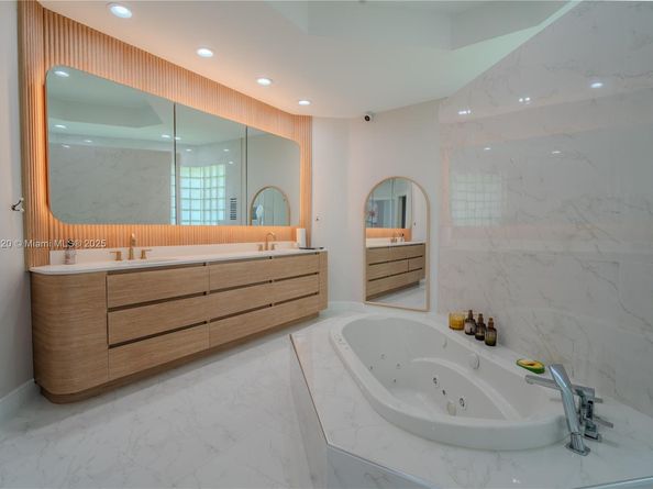 2493 Poinciana Dr, Weston FL 33327