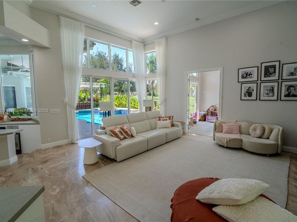 2493 Poinciana Dr, Weston FL 33327