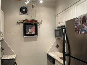 920 SW 11th Ave 9D, Hallandale Beach FL 33009