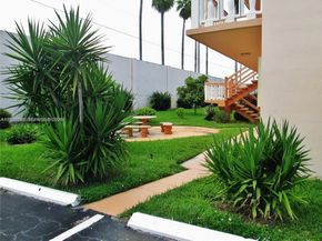 920 SW 11th Ave 9D, Hallandale Beach FL 33009