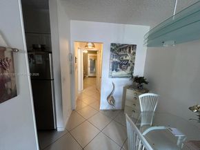 920 SW 11th Ave 9D, Hallandale Beach FL 33009