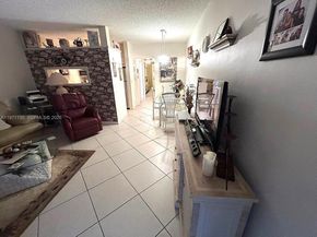 920 SW 11th Ave 9D, Hallandale Beach FL 33009