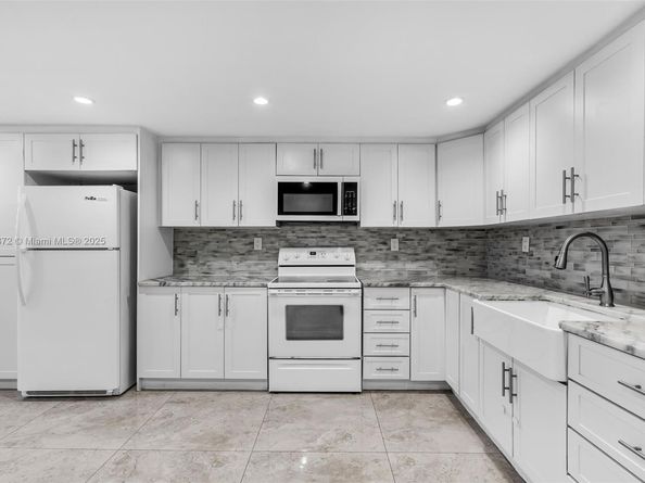 810 E 9th Pl, Hialeah FL 33010