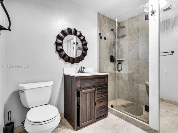 810 E 9th Pl, Hialeah FL 33010