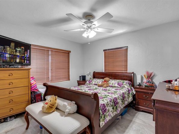 810 E 9th Pl, Hialeah FL 33010