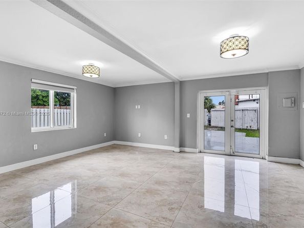 810 E 9th Pl, Hialeah FL 33010