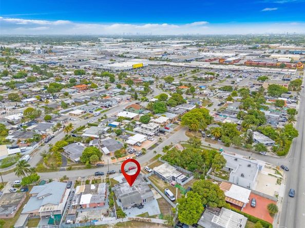810 E 9th Pl, Hialeah FL 33010