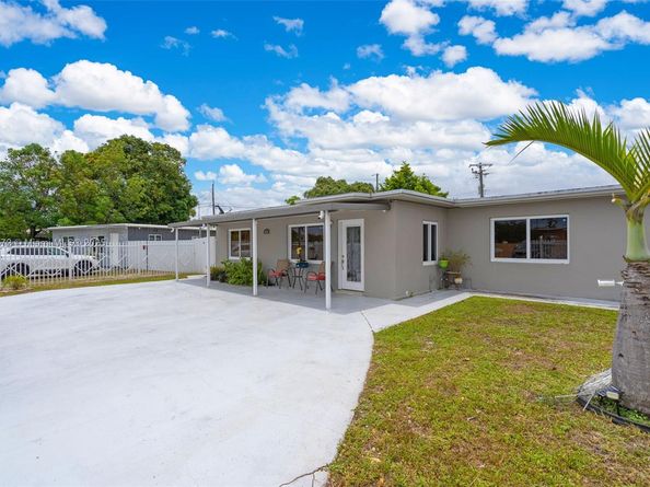 810 E 9th Pl, Hialeah FL 33010