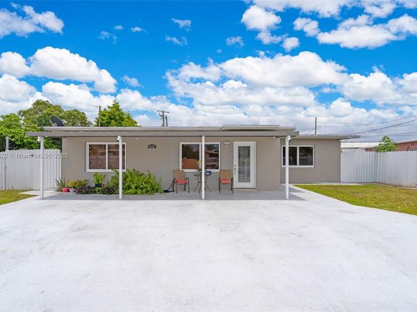 810 E 9th Pl, Hialeah FL 33010