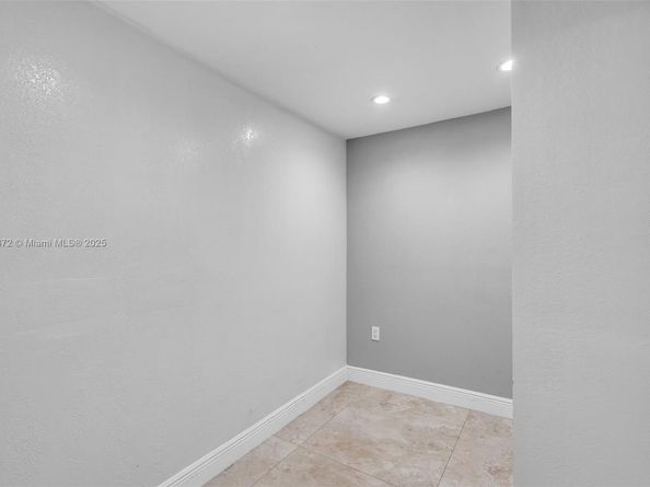 810 E 9th Pl, Hialeah FL 33010