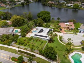 16751 Waters Edge Dr, Weston FL 33326