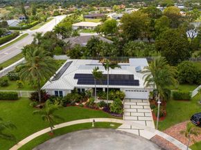 16751 Waters Edge Dr, Weston FL 33326
