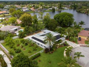 16751 Waters Edge Dr, Weston FL 33326