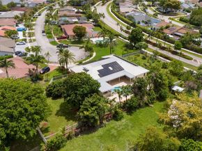 16751 Waters Edge Dr, Weston FL 33326