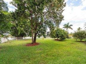 16751 Waters Edge Dr, Weston FL 33326