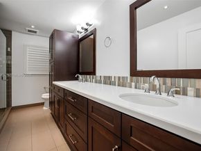 16751 Waters Edge Dr, Weston FL 33326