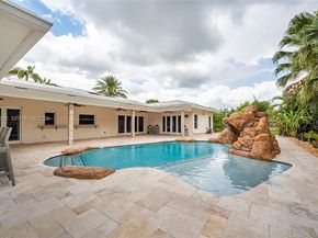 16751 Waters Edge Dr, Weston FL 33326