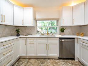16751 Waters Edge Dr, Weston FL 33326