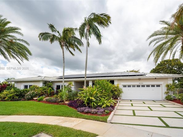 16751 Waters Edge Dr, Weston FL 33326