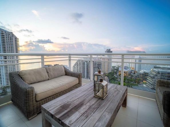 900 Brickell Key Blvd 2204, Miami FL 33131