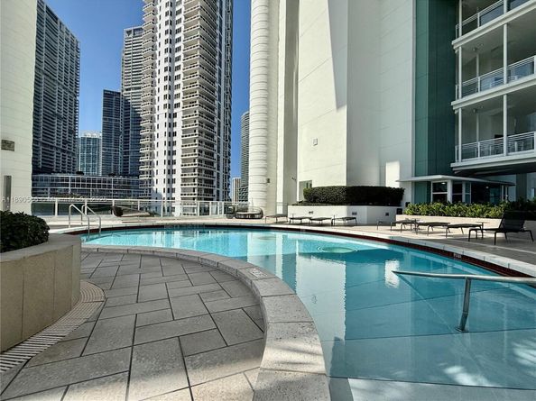 900 Brickell Key Blvd 2204, Miami FL 33131