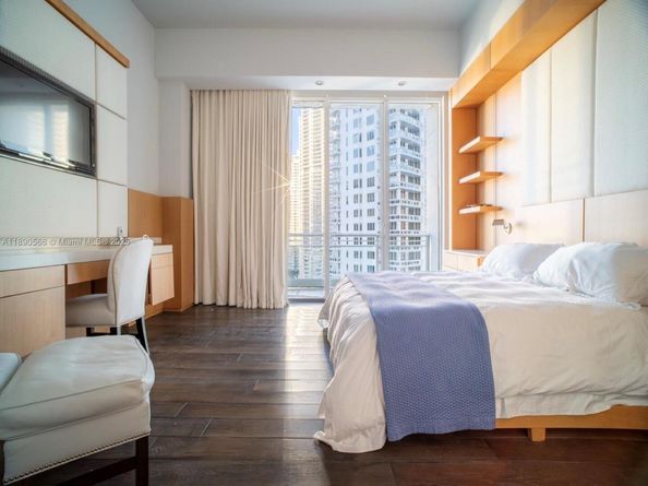 900 Brickell Key Blvd 2204, Miami FL 33131