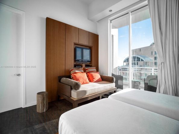 900 Brickell Key Blvd 2204, Miami FL 33131