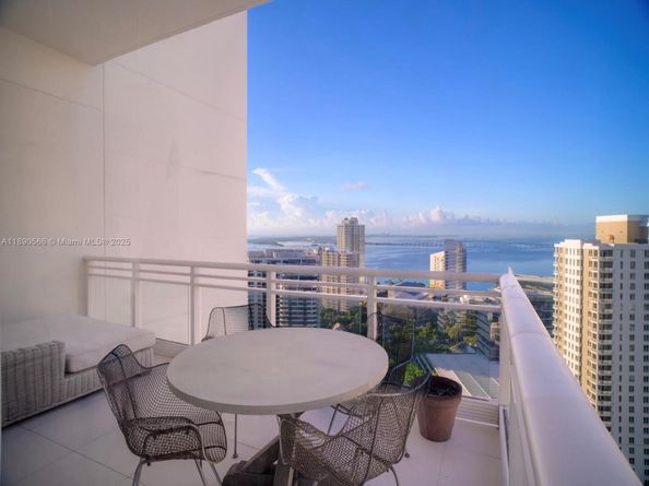 900 Brickell Key Blvd 2204, Miami FL 33131