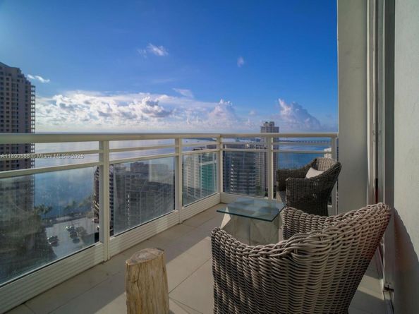 900 Brickell Key Blvd 2204, Miami FL 33131
