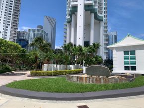 900 Brickell Key Blvd 2204, Miami FL 33131