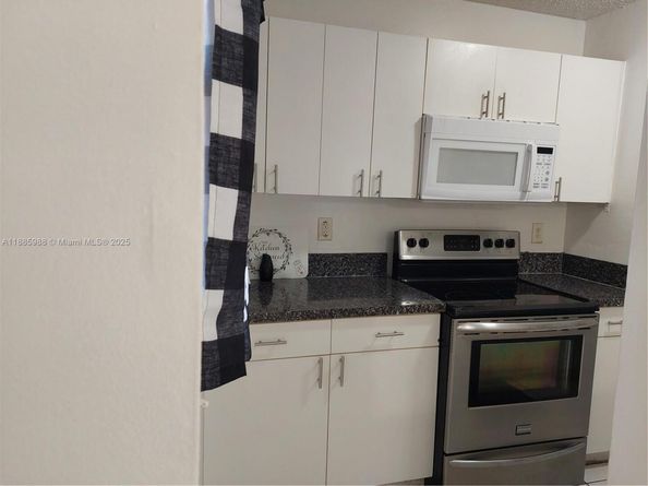 860 NE 209th Ter 10133, Miami FL 33179